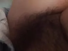 Mara hairy aħjar blow job