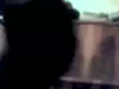 Tifla dilettanti masturbating fuq il-webcam