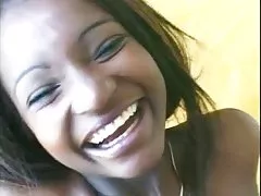 Bniedem Taljani li jitfgħu a tifla hairy ebony
