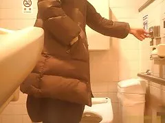 Kamra ta ' mistrieħ pubbliċi mom matur