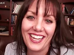 Omm reali Amerikan dilettanti quddiem il-kompjuter