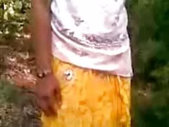Tifla ta ' Kulleġġ tamil Desi wara li l-gost mal-ħbieb