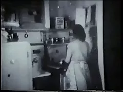 Għasel vintage fucked minn bieb għal bieb salesman fil-kċina